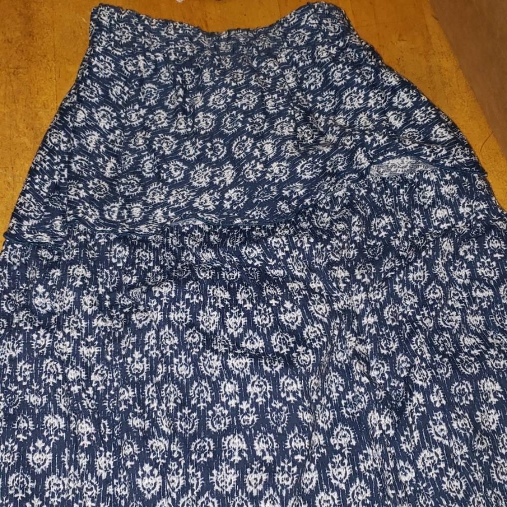Lane Bryant navy blue and white patterned skirt